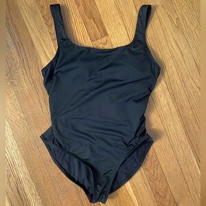 Nike Women’s Swimsuit One Piece Essential U-Back Mesh-Inset